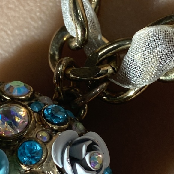 BETSEY JOHNSON - 💀necklace w rhinestones & roses, gold tone chain w ribbon - Picture 12 of 16